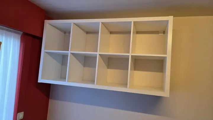 Wandrek netjes gemonteerd aan de muur