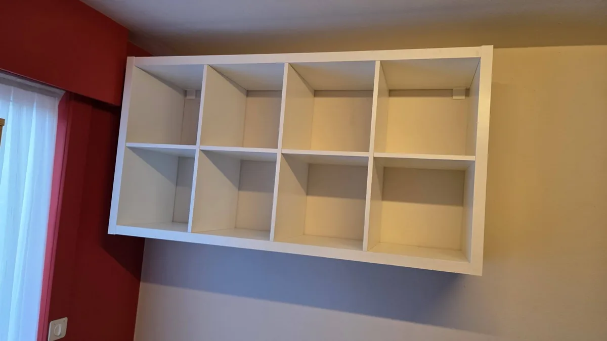 Wandrek netjes gemonteerd aan de muur